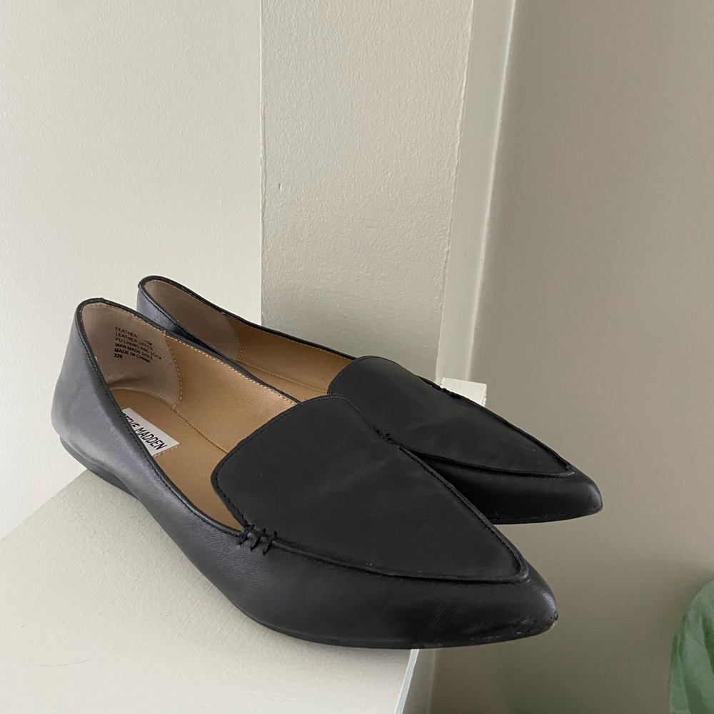 Steve Madden size 10 black pointed flats